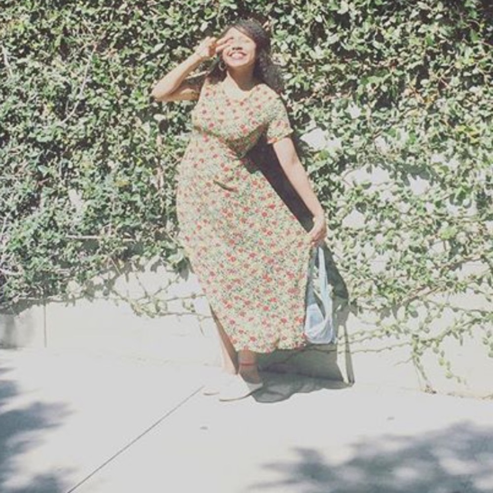 Vintage floral maxi dress! 💐